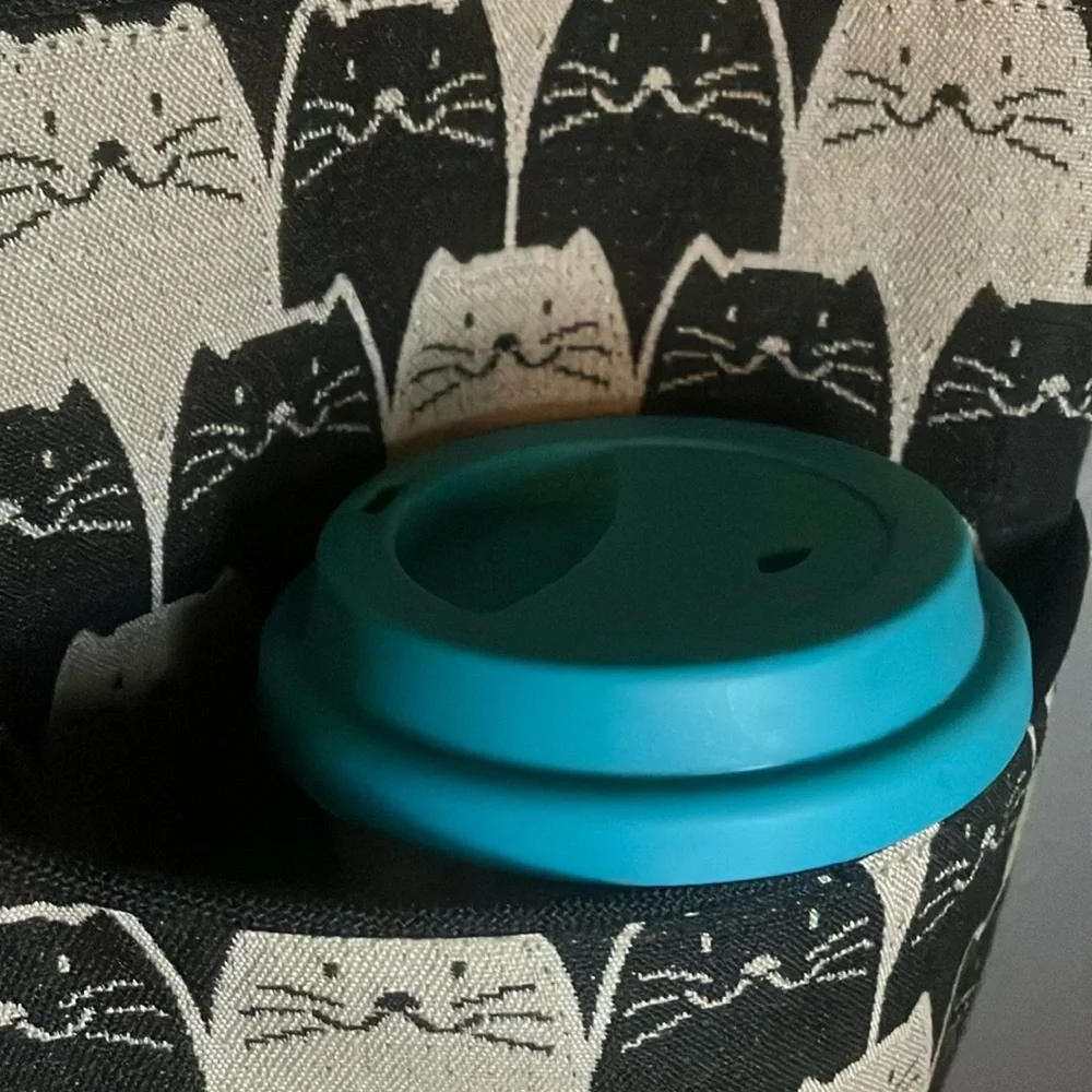 Danny K. Black and Cream Kitty Print Tote & Bonus Kitty Tumbler porcelain - Picture 3 of 11